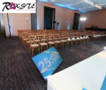 Alquiler de Sillas Crossback de Madera para Conferencias y Bodas
