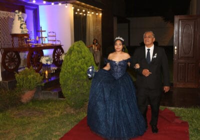 Entrada de Quinceañera: Decoración con Alfombra Roja y Luces en Lima - Productora Roxste