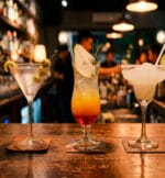 Alquiler de copas Martini, copa pera y copa Margarita para eventos y bodas en Lima.